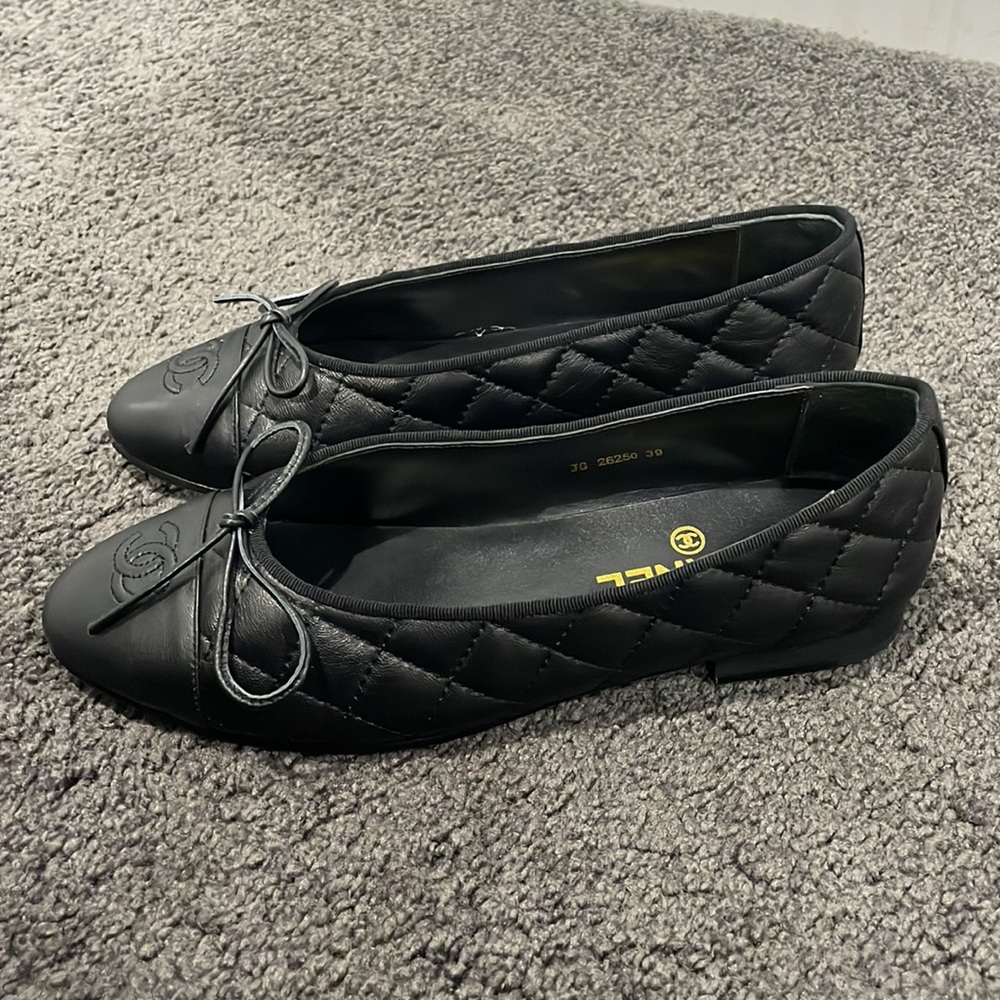 Black quilted ballerina flats